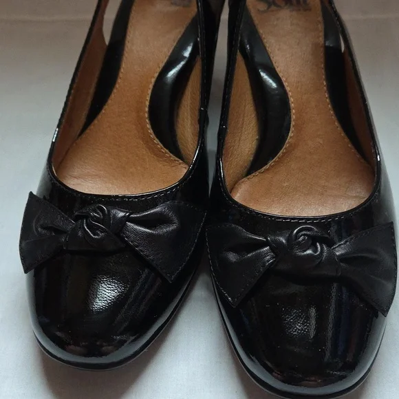 Sofft Patent Leather Slingback Heels With Bow Accent Size 7.5 EUC - Picture 2 of 8